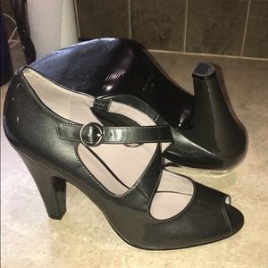 Nine West charcoal heels sz 9